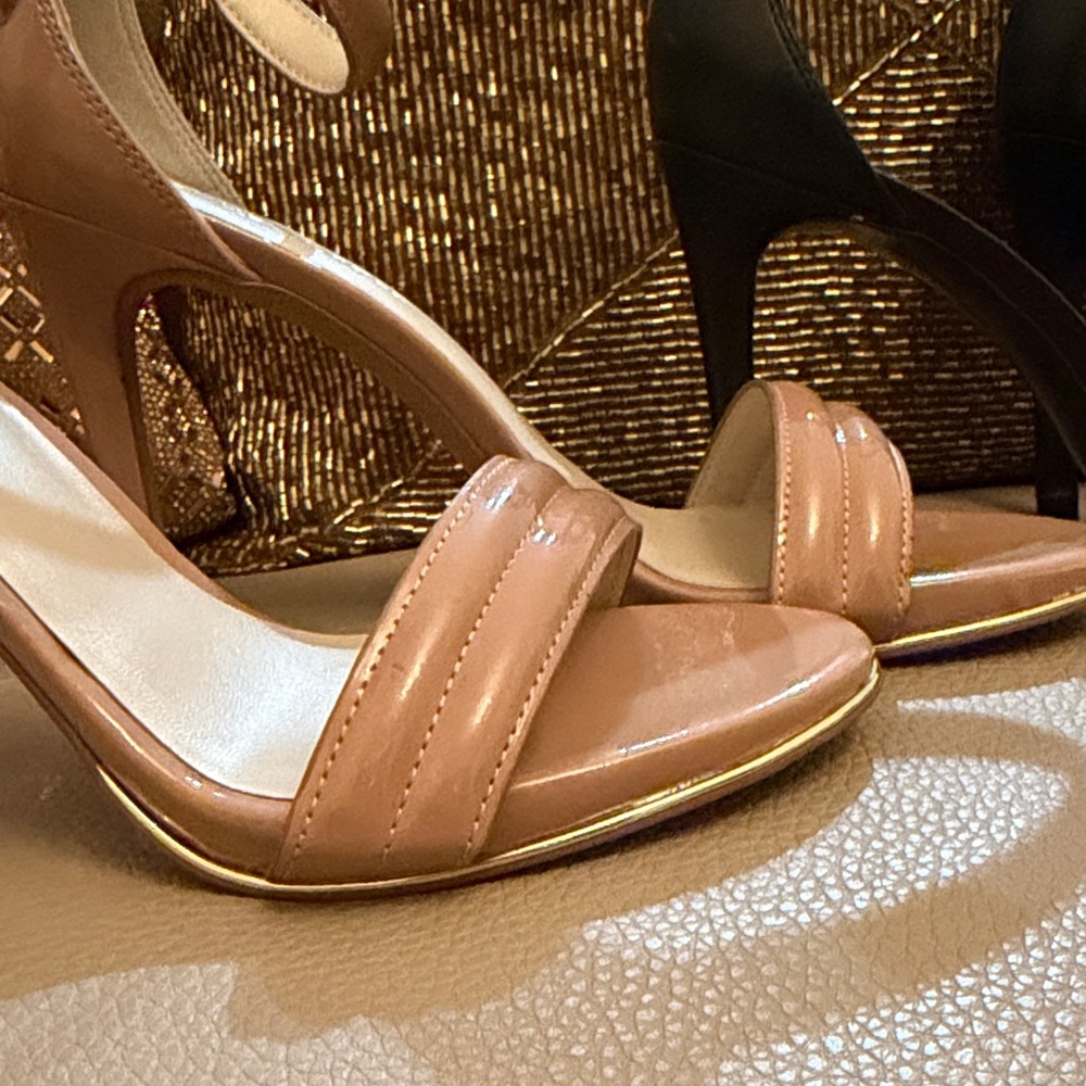 Kenneth Cole Women's Black and Nude Heels. Size 6.5. - Picture 3 of 8